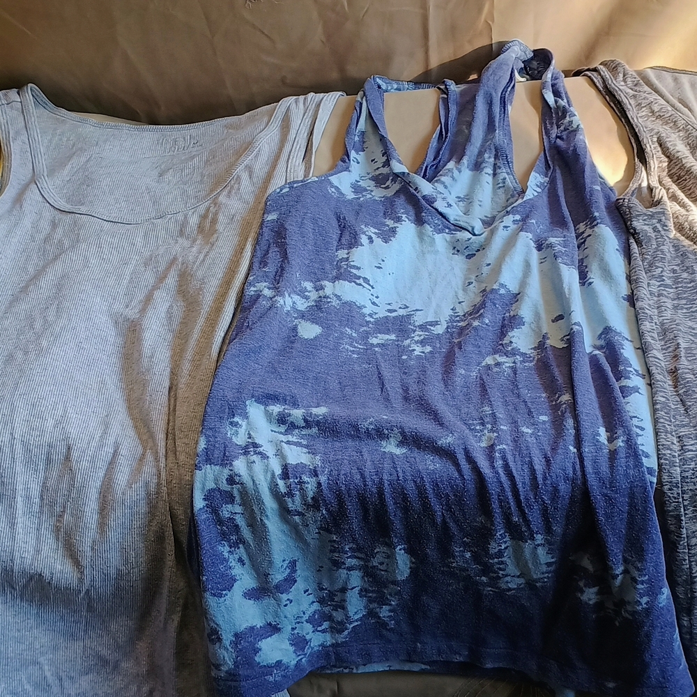 Medium Tops Bundle - Picture 4 of 7